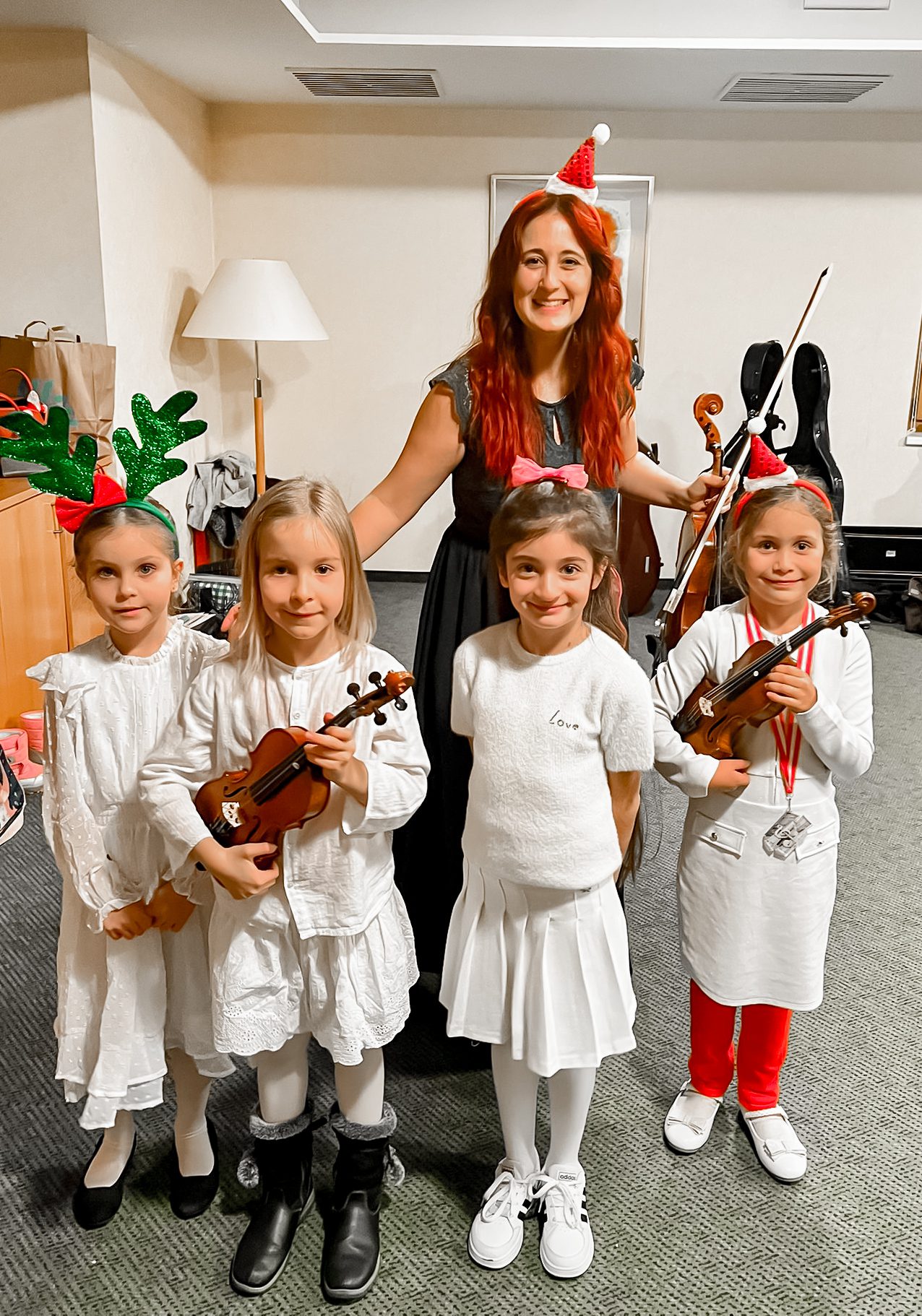 Kleine Kinder bei der Schnupperstunde